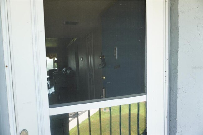 Building Photo - 333 N Lake Howard Dr