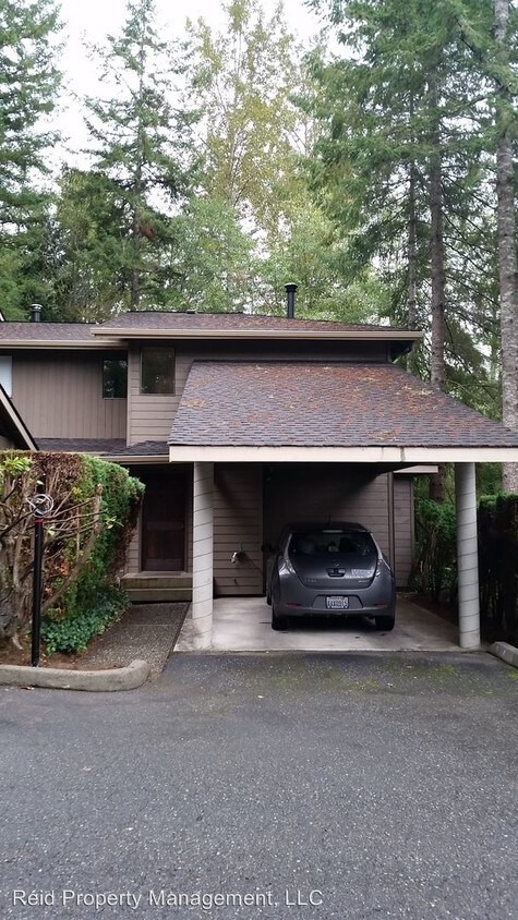 Primary Photo - 825 NW Huckle Dr