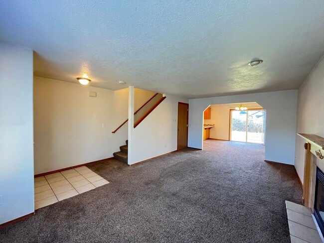 Building Photo - 3-Bed, 2.5-Bath Pet-Friendly Home with Lar...