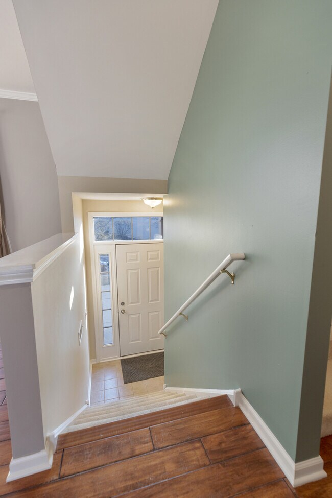 Entrance - 82 Thomas Ct