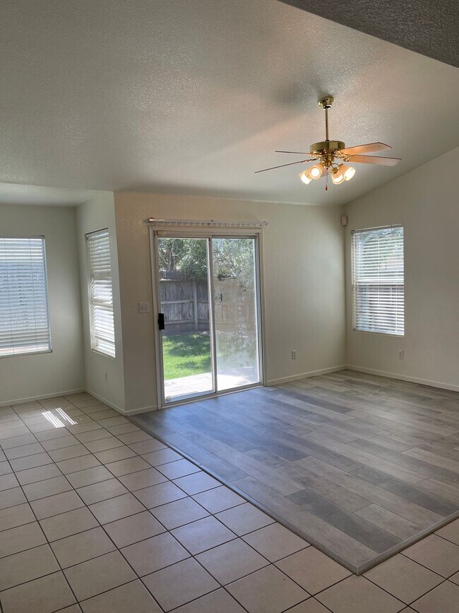 Foto del edificio - Available Now! – Beautiful Corner Lot Home