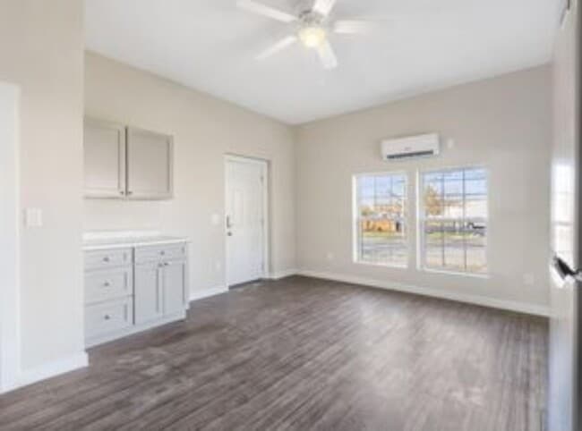 Building Photo - 1536 N Robberson Ave