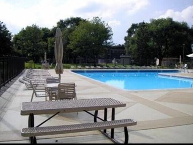 Foto del edificio - 920 Ridge Square