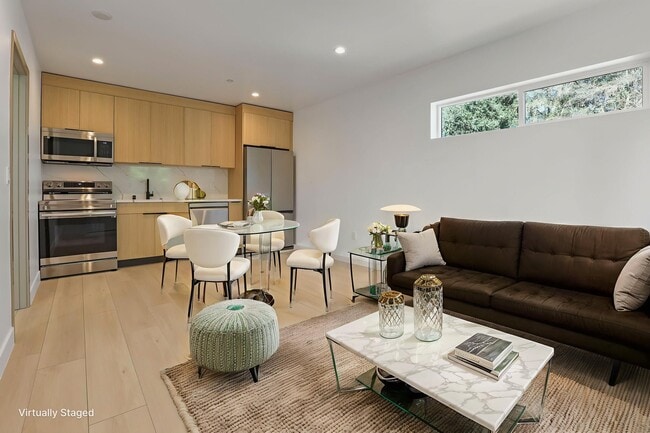 Building Photo - 11004 Hortense St