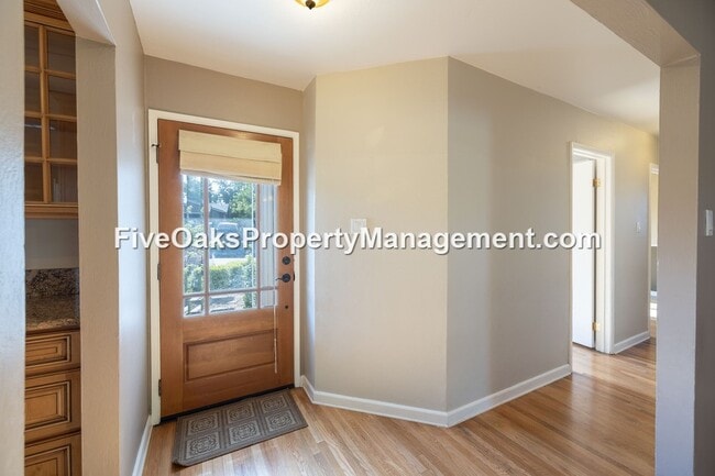 Building Photo - 102 Grenoble Way