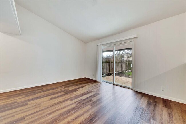Foto del edificio - 3514 Southridge Dr