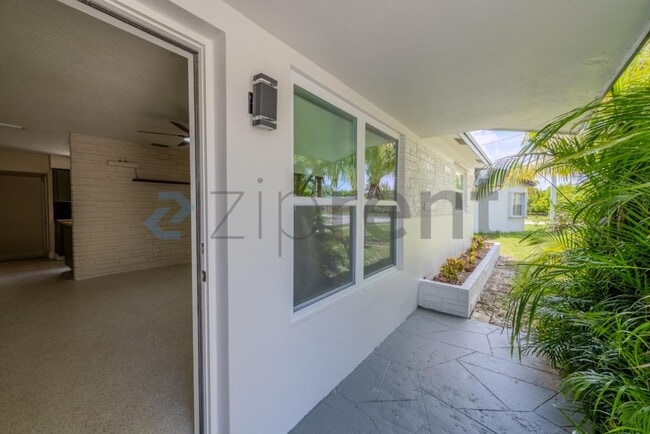 Building Photo - Unit B (Main House)