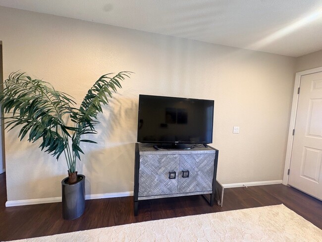 Building Photo - 3877 Pell Pl