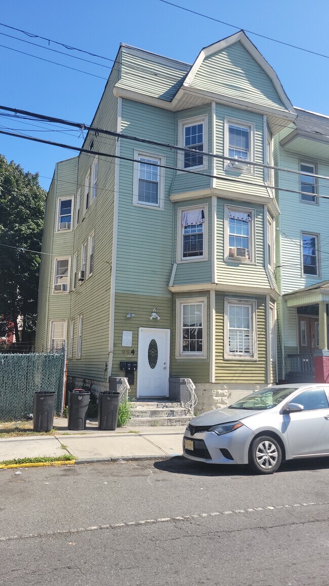Frente - 654 S 19th St