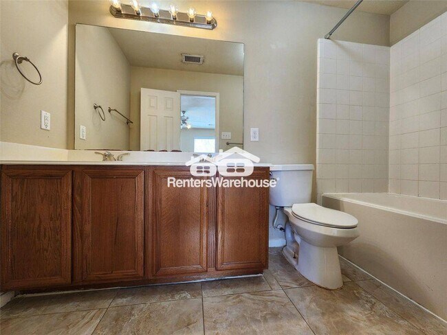 Foto del edificio - 11111 Valley Kings Dr