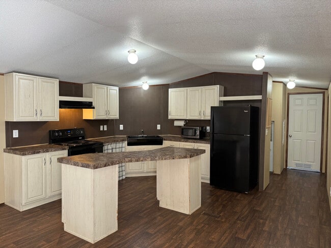 Building Photo - 202 Evelyn Ave