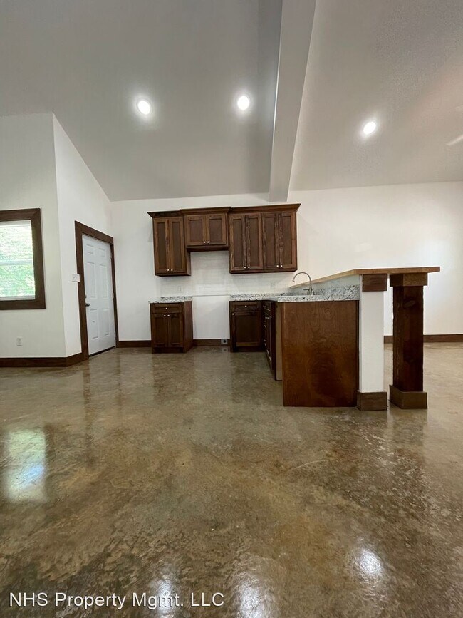 Building Photo - 2 br, 1 bath House - 1013 Deer Lane