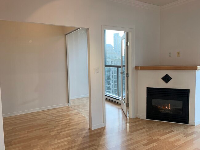 Building Photo - 928 Richards St