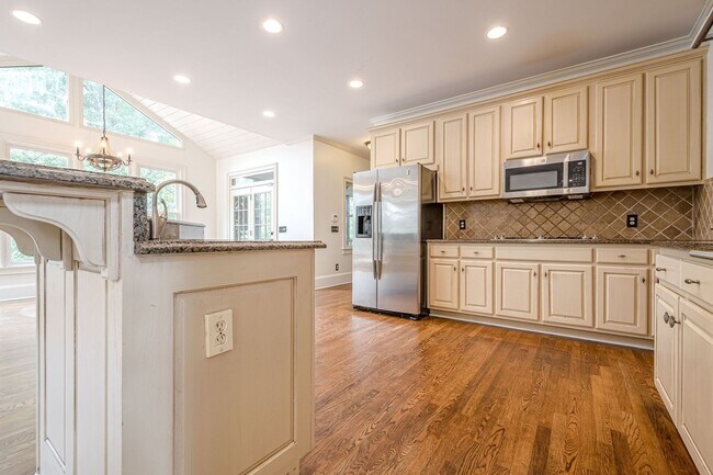 Building Photo - Spacious 4BR House in Marietta
