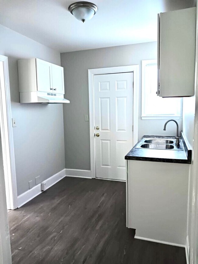 Building Photo - 314/316 N Ireland St