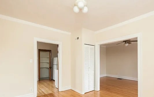 Building Photo - 1450 W Byron St