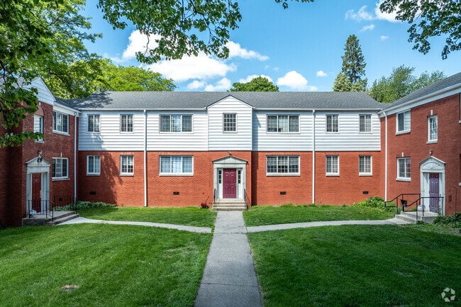 Building Photo - Franklin Court Apartments