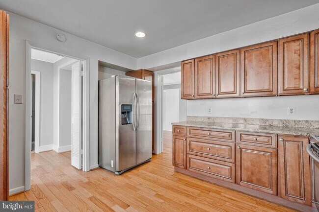 Foto del edificio - 8505 Jeffersonian Ct