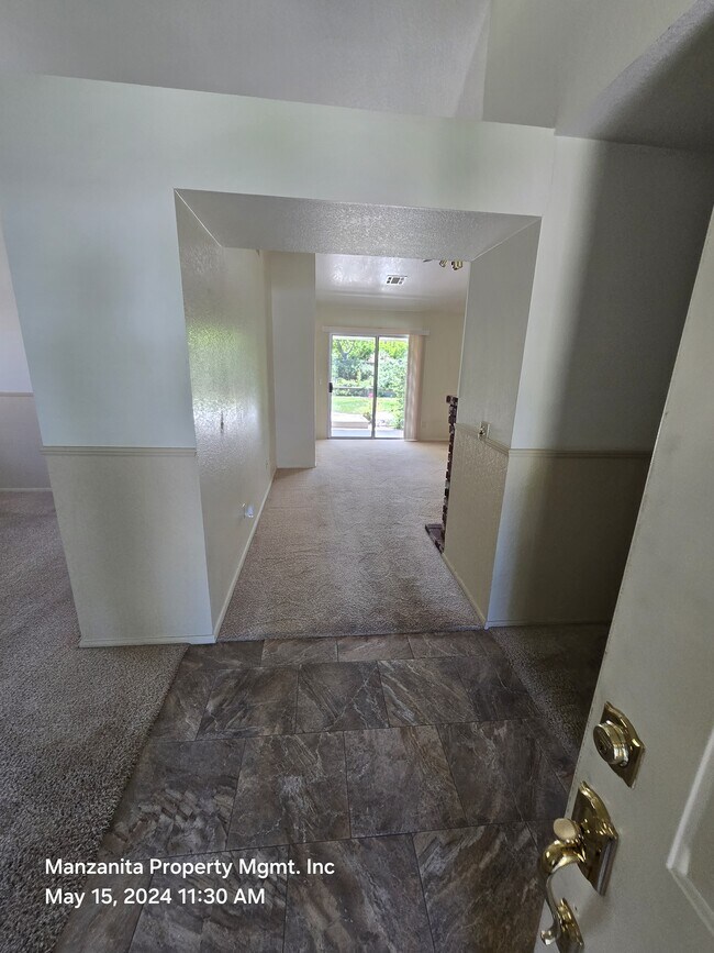 Building Photo - 1802 Willowbank Ln