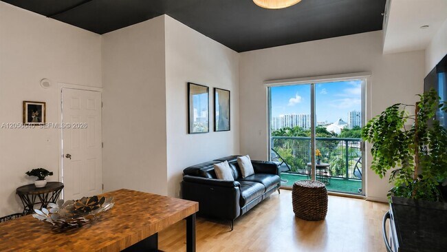 Foto del edificio - 10 SW South River Dr