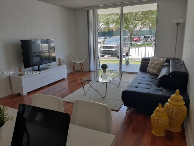 Foto del edificio - 486 NW 165th St