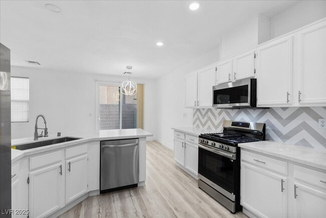 Building Photo - 32 Red Oak Canyon St