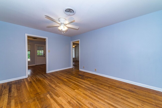 Building Photo - 3-BEDROOM NORTHRIDGE PARK DUPLEX