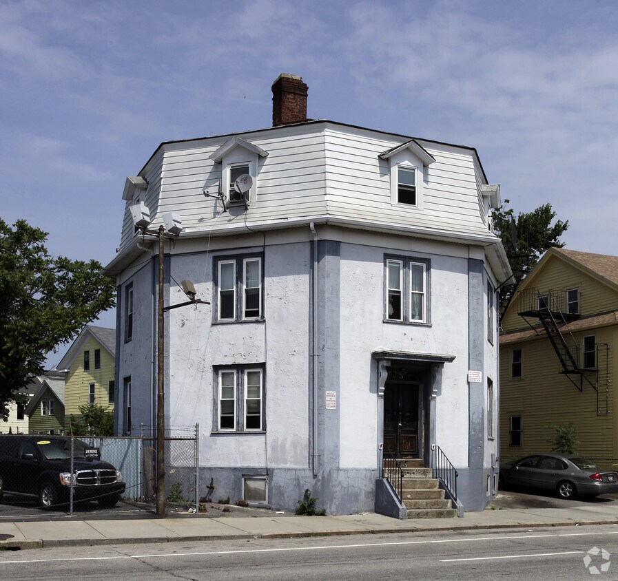 Building Photo - 63 Elmwood Ave