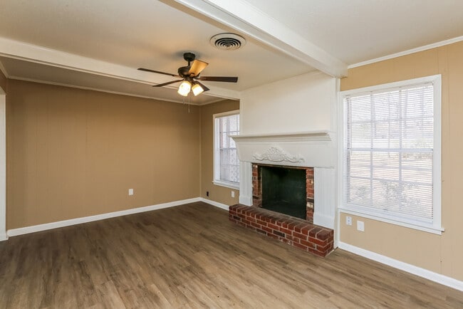 Building Photo - 1008 Tanglewood Dr