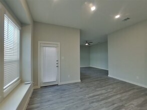 Building Photo - 4930 San Fabiano Ct