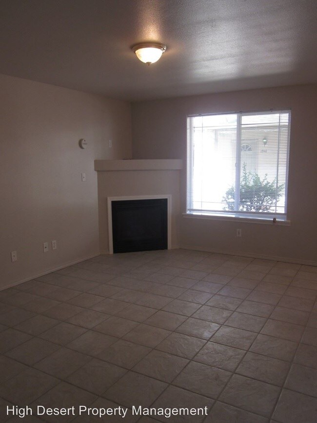 Building Photo - 1730 SW Juniper Ave