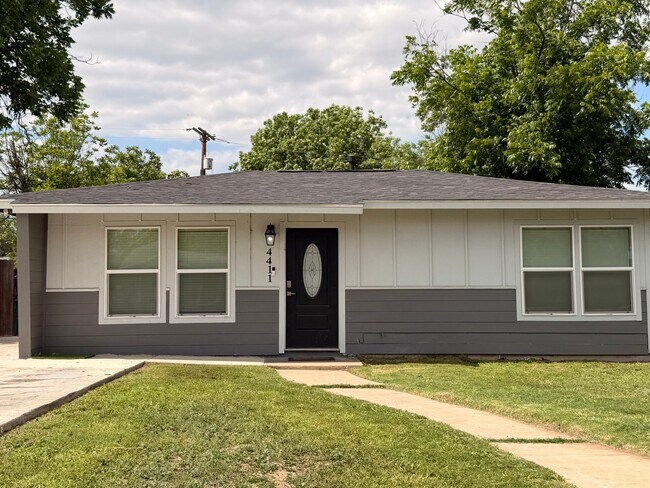 Building Photo - 4411 Lark Ave