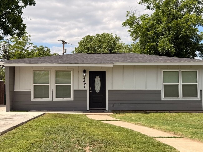 Building Photo - 4411 Lark Ave