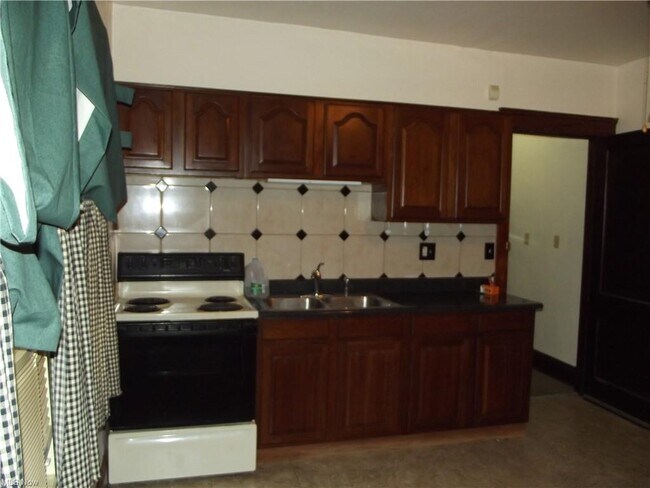 Foto del edificio - 2924 E 125th St