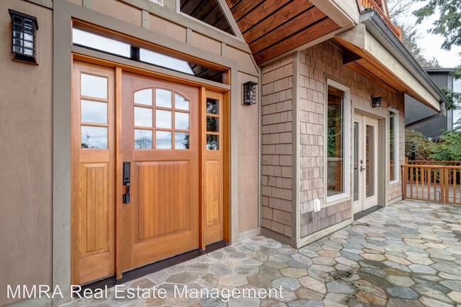 Building Photo - 1078 Chuckanut Dr