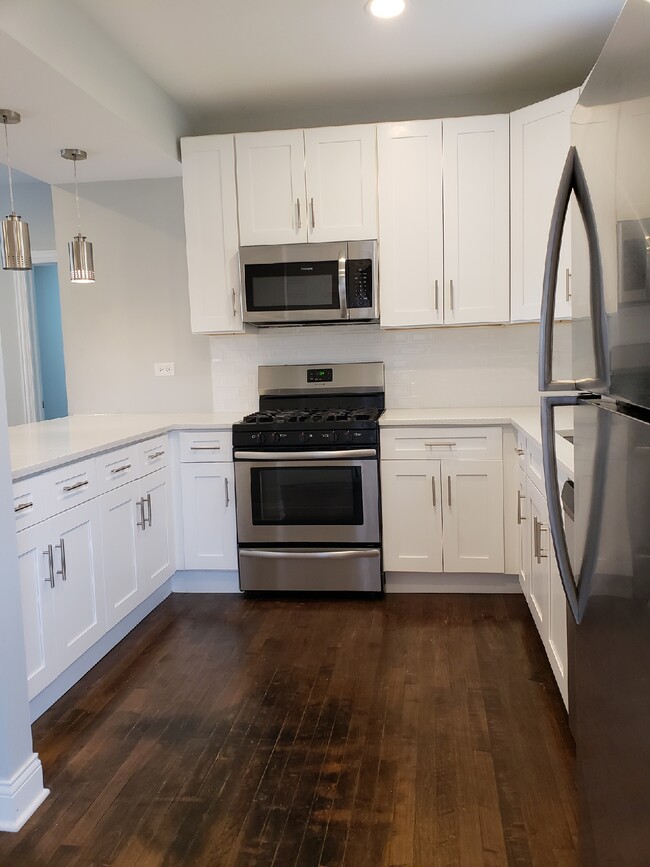 Building Photo - 2105 N Lawndale Ave
