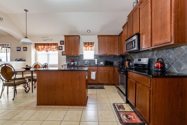 Foto del edificio - 1261 Rainbow Parke Dr