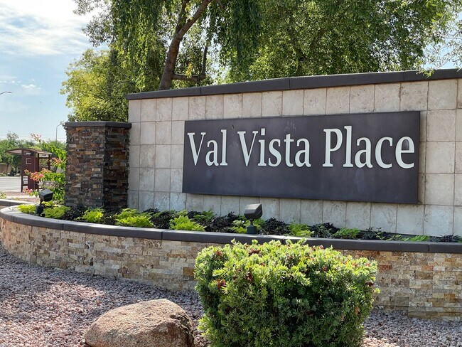 Foto del edificio - 4 BRM, 2 BA. HOME IN VAL VISTA PLACE in GI...