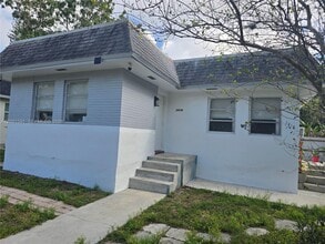 Building Photo - 2418 Sherman St