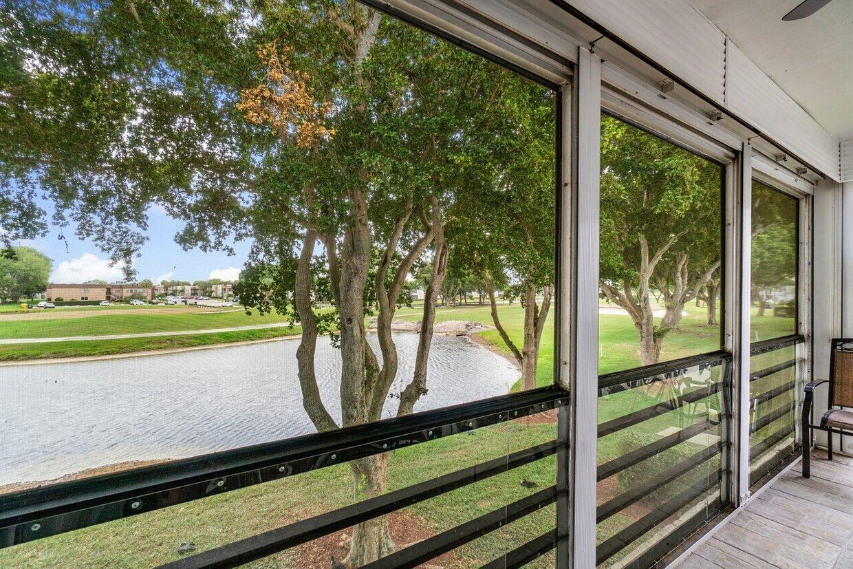 283 Normandy Ln Unit F, Delray Beach, FL 33484 Condo for Rent in