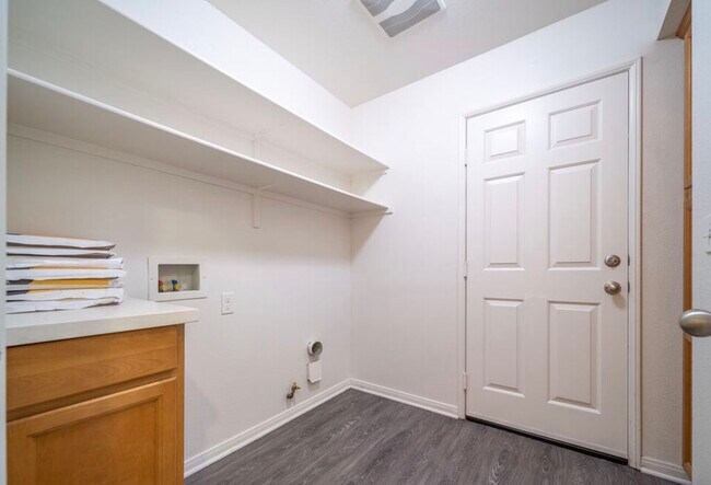 Building Photo - 1036 Playa del Norte