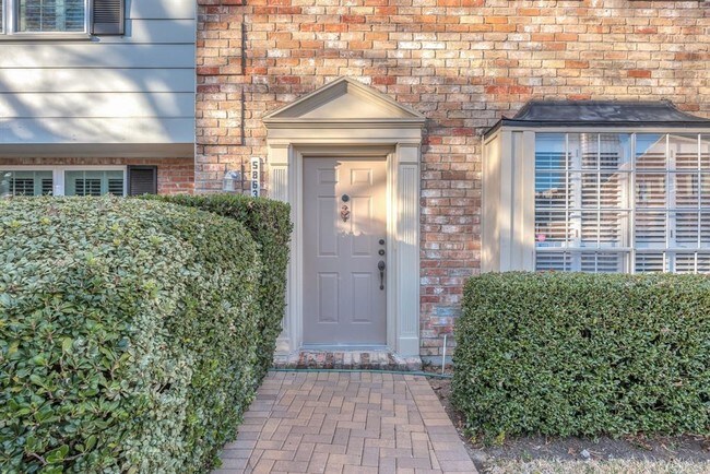 Building Photo - 5863 Valley Forge Dr