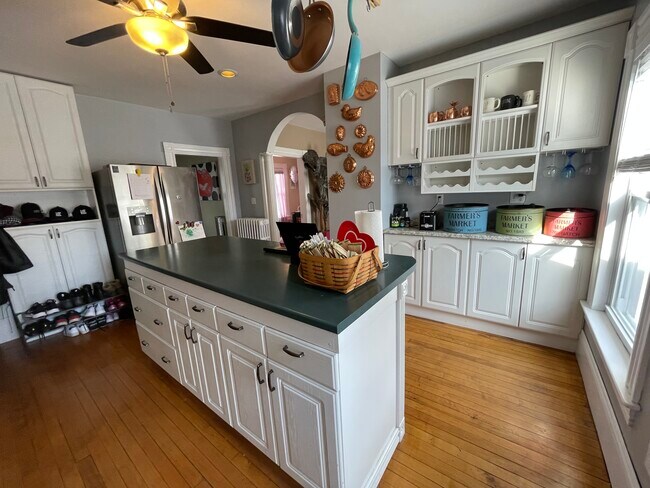 Kitchen - 395 Hanover St