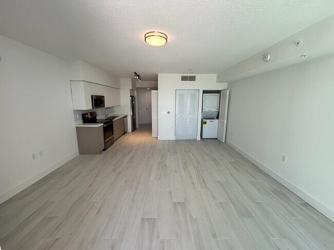 Foto del edificio - 680 NE 1st St