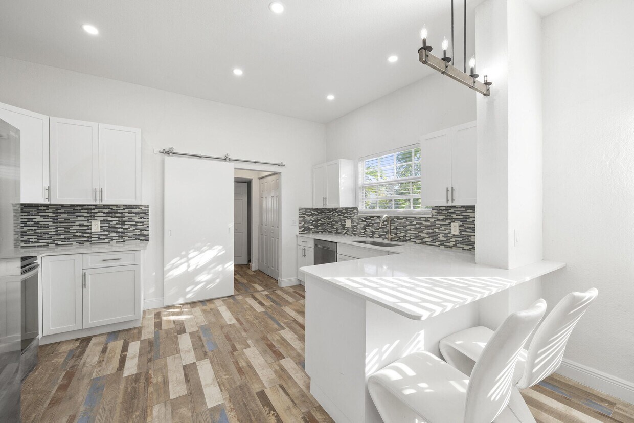 Foto principal - 331 NW 1st Ave