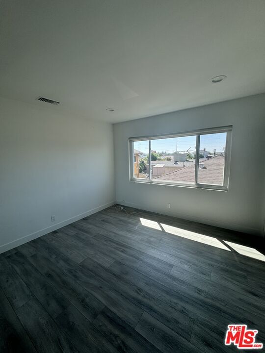 Building Photo - 608 W Hillcrest Blvd