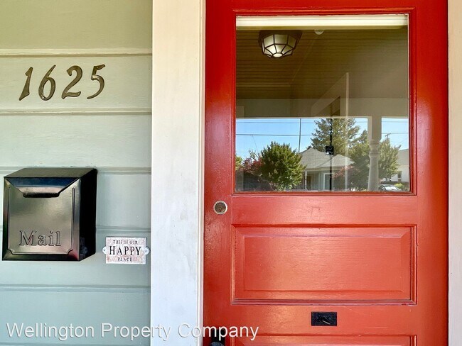 Foto del edificio - 3 br, 2 bath House - 1625 B Street