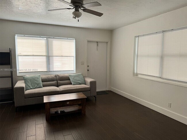 Foto del edificio - 6200 NE 22nd Way