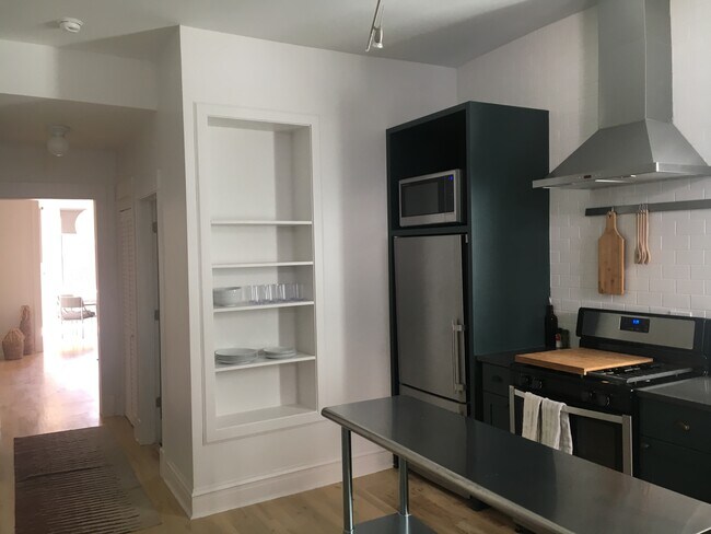 Foto del edificio - 2654 N Burling St