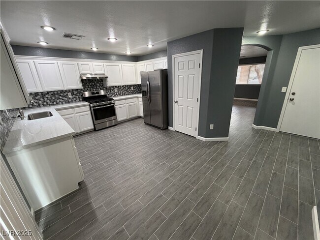 Building Photo - 11981 Fairfax Ridge St